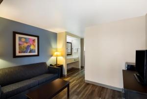 TV a/nebo společenská místnost v ubytování Quality Inn & Suites Round Rock