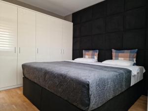 Ліжко або ліжка в номері SkopjeLUX Apartments