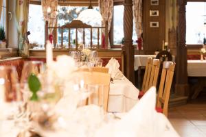 Restauracja lub miejsce do jedzenia w obiekcie Hotel Brunnenhof