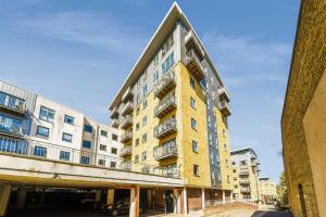 an apartment building with a balcony on the side of it at Luxe 1 bed flat 5 mins to Stratford - Free Parking in London