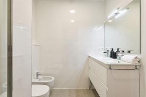 A bathroom at Soho Apartments in Malaga by Solaga Holiday Homes
