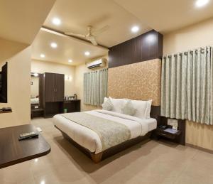 Postel nebo postele na pokoji v ubytování Hotel Atria, Kolhapur + 37 fotografií