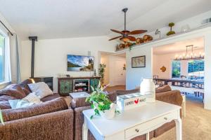 a living room with two couches and a fireplace at Fairy Tale 13-acre Sunset Villa at Windy Gap Valley near Yosemite in Ahwahnee