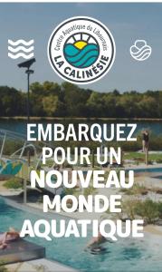 uma imagem de uma piscina em um resort com as palavras envampire pourin natural em Gîte La Malonière em Saint-Martin-du-Bois
