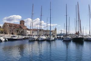 Fotografia z galérie ubytovania Spacious Cocoon With Terrace The Old Port v destinácii La Ciotat