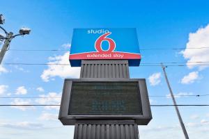 a sign on top of a pole with a tv at Studio 6 Wilmington, NC in Wilmington