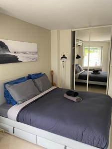 Posteľ alebo postele v izbe v ubytovaní Villa Galateias, un coin de Paradis, superbe vue avec piscine privée