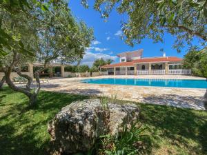 een afbeelding van een huis met een zwembad bij Villa Barnaba Country House & Pool in Polignano a Mare