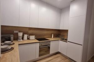 A kitchen or kitchenette at Apartamento en pleno centro Még 20 kép