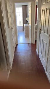 a hallway with an open door leading to a living room at Appart -Rés du Parc-Hardelot-plage in Hardelot-Plage