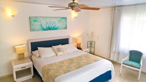 Ένα ή περισσότερα κρεβάτια σε δωμάτιο στο Hotel Cocoplum Beach
