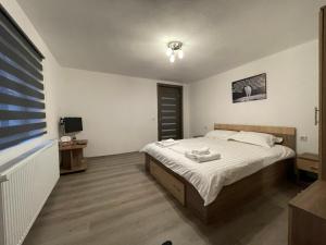 Ένα ή περισσότερα κρεβάτια σε δωμάτιο στο Casa Lupilor Transfăgărășan