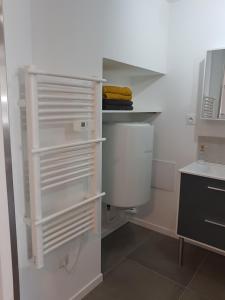 Kuchyňa alebo kuchynka v ubytovaní Appartement entre Saint-Malo, Dinard, Dinan et Dol