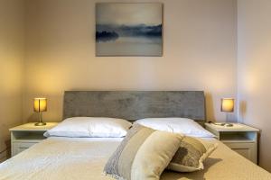 a bedroom with two beds and two lamps on tables at Villetta Desiderio Apartment in Giardini Naxos