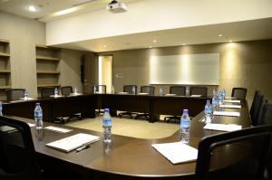 A área empresarial e/ ou a sala de conferências de Tao Garden Hotel