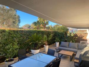 Fotografia z galérie ubytovania Superbe T3 de standing en RDC avec Grande terrasse v destinácii La Ciotat