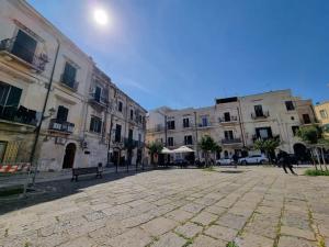 an empty street in a city with buildings at Casa vacanze Piazza San Pietro in Bari