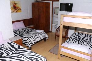 Postel nebo postele na pokoji v ubytování Hostal La Catolica