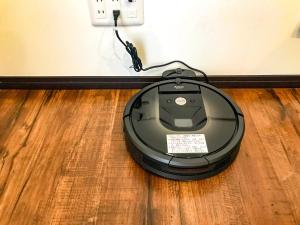 a computer mouse plugged into an electrical outlet on a wooden floor at Niruyakanaya BISE - Vacation STAY 04252v in Bise