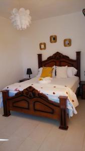 a bedroom with a large wooden bed in a room at Casa de Campo Nerys in SJM