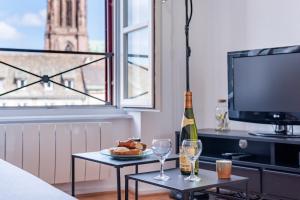 Напитки в Le Batelier - Hyper-centre, vue unique Cathédrale +25 фотографий