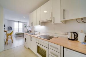 Kuchyňa alebo kuchynka v ubytovaní Exquisito estudio en el Centro de Málaga