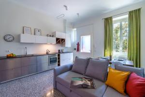 a living room with a couch and a kitchen at [Duomo/Navigli] Casa Elegante in zona Tortona in Milan