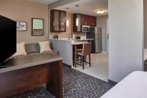 a room with a kitchen and a living room at Residence Inn by Marriott Nashville Downtown/Convention Center in Nashville
