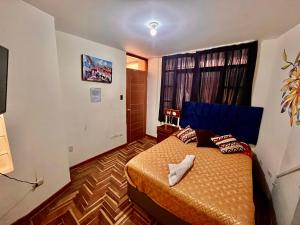 Rúm í herbergi á Cusco House Inn Hostel