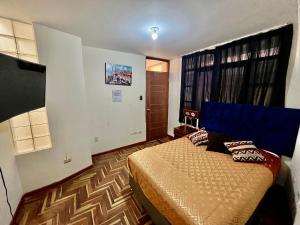 Rúm í herbergi á Cusco House Inn Hostel