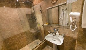 Koupelna v ubytování David Hotel - Ethno style