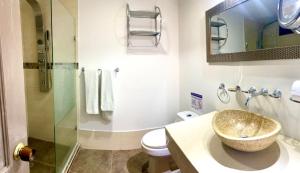 a bathroom with a sink and a toilet and a shower at Hotel Yivinaca in Barranquilla