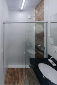 a bathroom with a glass shower and a sink at Hotel Fazenda Bona Espero in Alto Paraíso de Goiás