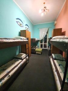 Двох'ярусне ліжко або двоярусні ліжка в номері Likehostel