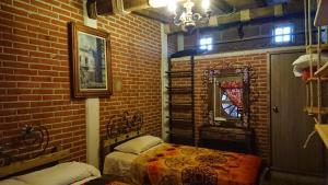 Кровать или кровати в номере HOSTAL EL REFUGIO