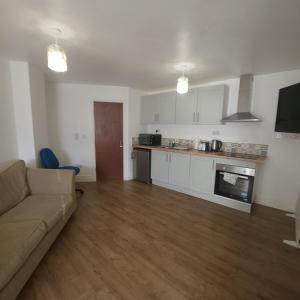 A kitchen or kitchenette at Lovely 1 bedroom apartment