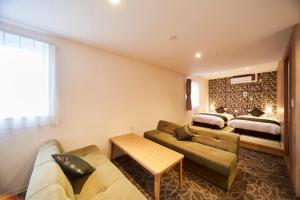 Postel nebo postele na pokoji v ubytování Sakura Garden Hotel
