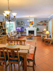 a living room with a table and chairs and a fireplace at Casa con piscina privada climatizada e iluminada en exclusivo Golf Country Club Campo de Golf de 18 hoyos Piscina cubierta climatiza del club Canchas de futbol y tenis profesionales iluminadas Recreación Infantil Market y todo tipo de servicios in Buenos Aires