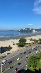 a parking lot next to a beach with cars parked at Apartamento Frente à Praia Santos in Santos