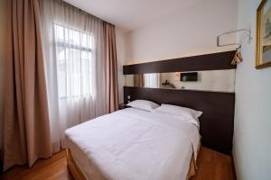 Postel nebo postele na pokoji v ubytování Uptown Chinatown