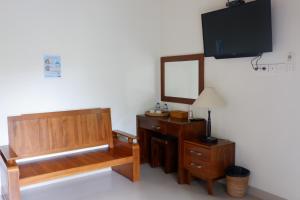 TV a/nebo společenská místnost v ubytování Arya Resort Nusa Penida