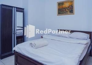 Ένα ή περισσότερα κρεβάτια σε δωμάτιο στο MS Hotel Pangandaran Mitra RedDoorz