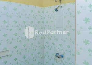 Ένα μπάνιο στο MS Hotel Pangandaran Mitra RedDoorz