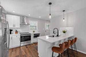 Una cocina o cocineta en 3 Mi to City & Pet Friendly & Quiet Neighborhood