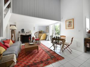 a living room with a couch and a table at Maison Les Portes-en-Ré, 3 pièces, 4 personnes - FR-1-434-105 in Les Portes