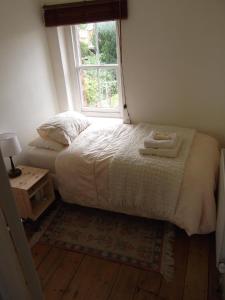 a bedroom with a bed and a window at Moon in the Apple Tree in Glastonbury