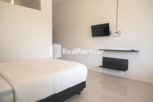 Postel nebo postele na pokoji v ubytování Homestay C9 Exclusive Kaliurang Yogyakarta Mitra RedDoorz