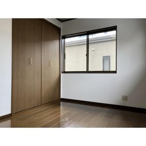 an empty room with a large window and a door at 富山駅9分駐車2台可 一棟貸切りの宿 こられ 赤江邸 in Sakurabashidōri