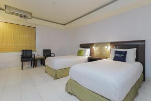 Postel nebo postele na pokoji v ubytování Urbanview Hotel Taman Suci Denpasar Bali