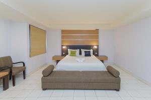 Postel nebo postele na pokoji v ubytování Urbanview Hotel Taman Suci Denpasar Bali